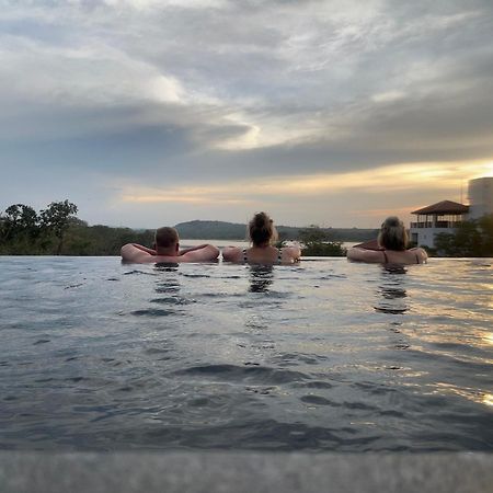 Sundown Lake Hotel & Spa Habarana Eksteriør bilde